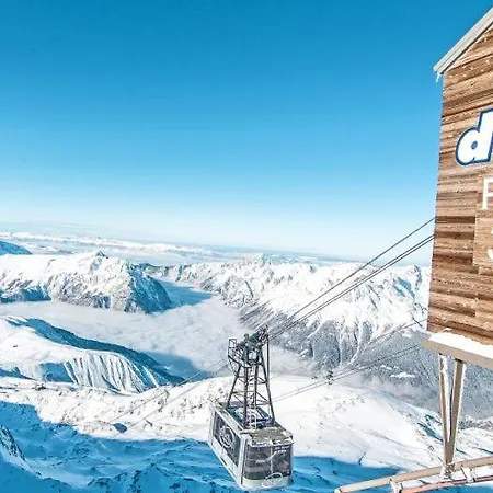 Avec Superbe Vue Sur Les Montagnes Huez